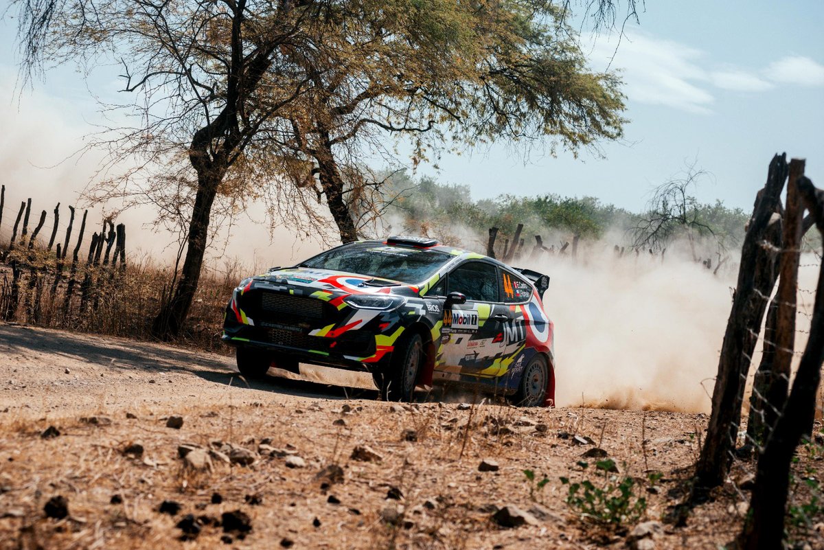 ConDonSocial's tweet photo. 🏎️🚨🌋 El Misti tiembla por el Rally
Nuevamente la Ciudad Blanca se engalana gracias al Rally Mobil Premio Ciudad de Arequipa, con la presencia de 26 tripulaciones y un navegante argentino
🗞️Leer 👉https://t.co/fhLZ8iaGVO
📸Fotos Difusión https://t.co/F6UTSmzk1E