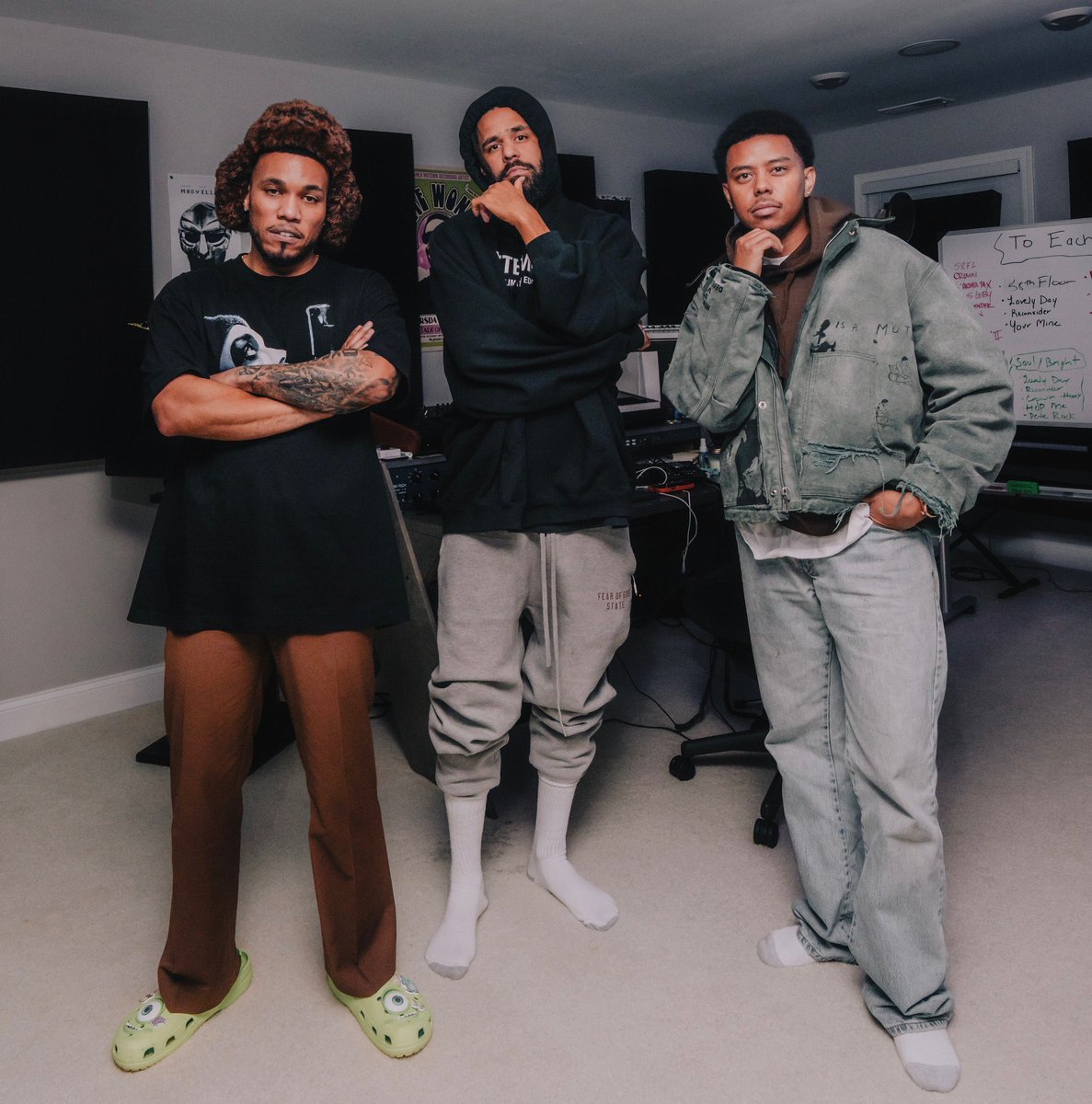 TeamDreamville's tweet photo. Anderson .Paak
J. Cole
Cordae

One of the best trios out 🤝 https://t.co/QyhxfA8Zeq