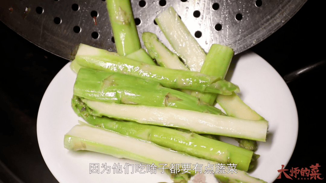 mobidic19_'s tweet photo. 今日份掉秤buff已加载！清淡煎鸡胸+水煮芦笋+半颗玉米，无油少盐也超满足，减脂期的温饱感这不就拿捏了， https://t.co/STMjCMrIK6