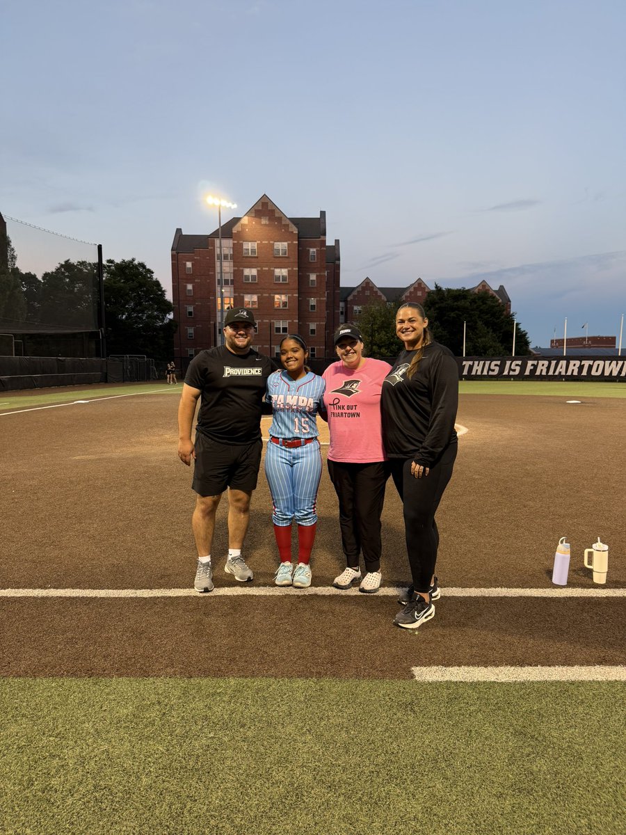 emilynunez27's tweet photo. Spent a Wednesday afternoon with @PCfriarsoftball . Thank you for having me today! I had an amazing time doing different drills with baseballs, defense, hitting, and a scrimmage! Cant wait to be back 🖤🩶🤍

@KelseyChrist221 @TaranAlvelo14 @AleimaleeLopez @BBrendanM https://t.co/eleorurNIc