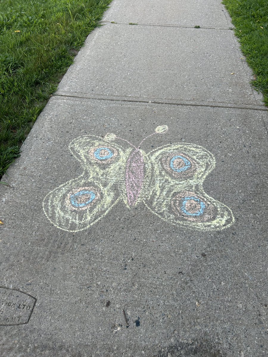 ecoghill's tweet photo. More chalk fun in the neighnourhood. #funinthesun #neighborhood #neighbourhoodrealtor https://t.co/2sIr9N0mf0