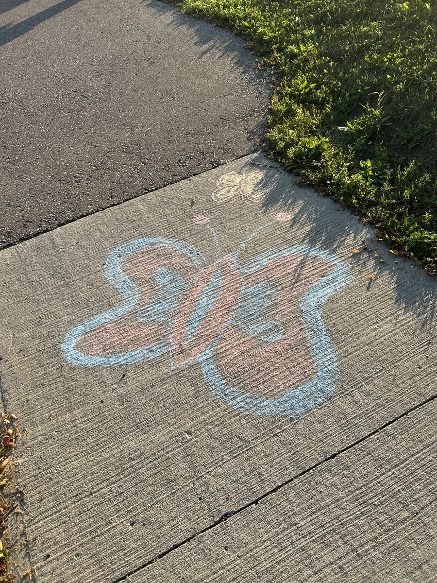 ecoghill's tweet photo. More chalk fun in the neighnourhood. #funinthesun #neighborhood #neighbourhoodrealtor https://t.co/2sIr9N0mf0