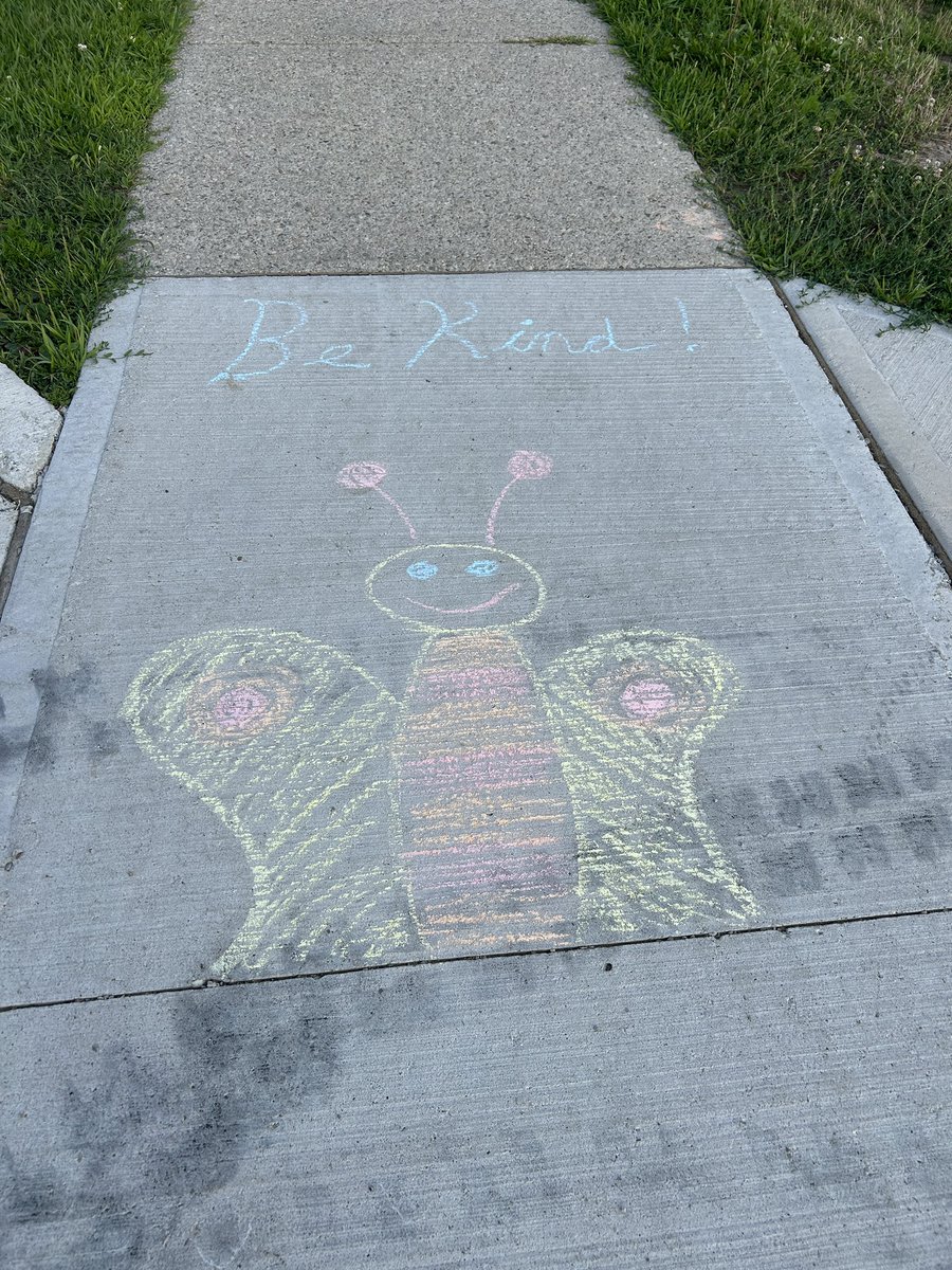 ecoghill's tweet photo. More chalk fun in the neighnourhood. #funinthesun #neighborhood #neighbourhoodrealtor https://t.co/2sIr9N0mf0