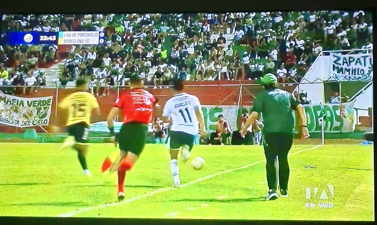 elvancho31's tweet photo. @BarcelonaSC es tan malo que ni con la #capira no muestra nada de nada.....@PatoCornejo
#AfueraFarias https://t.co/jGzFp2TOwg