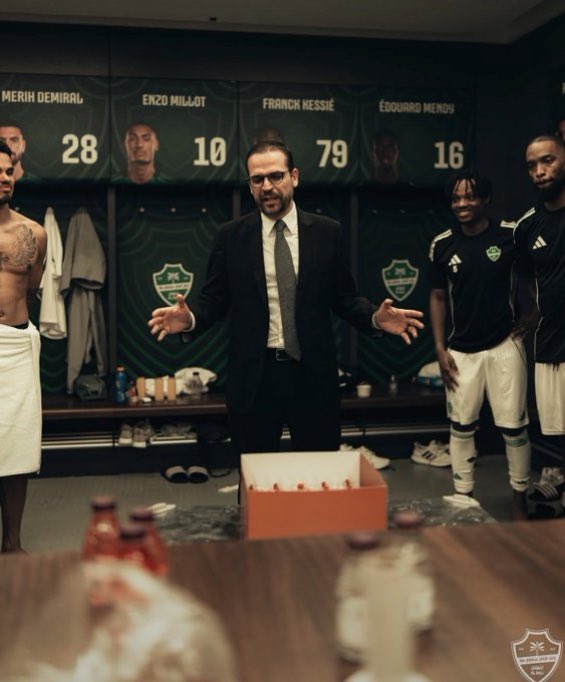 ahli_44's tweet photo. دمرو اعظم موسم بتاريخ النادي 
اضاعوا 6 بطولات بقرار قذر وغبي 
انهوا آمال الفريق والجمهور قبل بداية الموسم 

من فريق مُستقر وجاهز ل فريق متهالك يقوده مدرب مغمور ! الله لايوفقكم وحسبي الله ونعم الوكيل 🟢 https://t.co/L91MfogUKy
