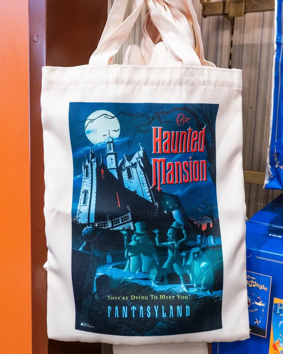 MezzoMikiD's tweet photo. アトラクションのポスターアートデザイン！
東京ディズニーシー
トートバッグ（ランダム） 再販中☆
https://t.co/zWCtQpnS3m https://t.co/pTaXu4EZTw