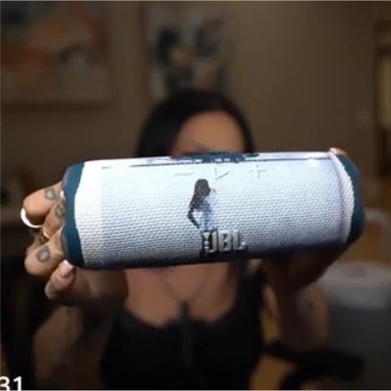 HE4DSPLITS's tweet photo. diva got a jbl speaker with her face on it https://t.co/3gyXuR2PBs