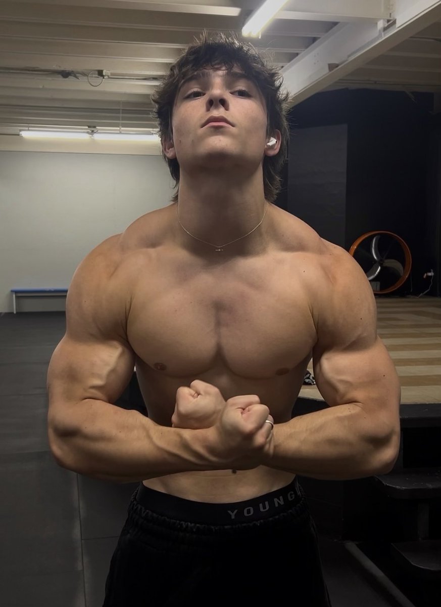 zachisfittt's tweet photo. holy chest pump https://t.co/zPqgf2oxRw