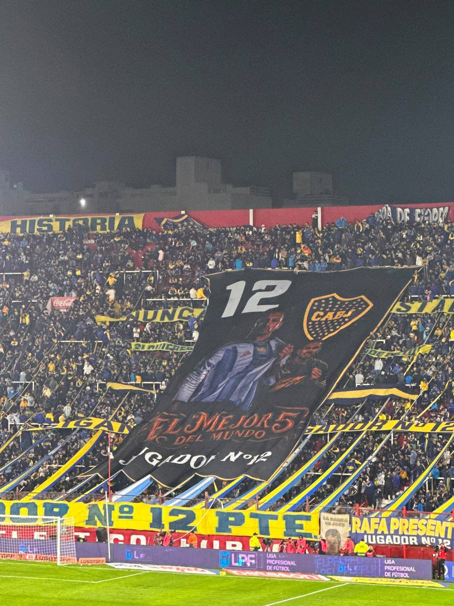 la12tuittera's tweet photo. 🔝"EL MEJOR 5 DEL MUNDO".

🏳️La BANDERA de La12 a LEANDRO PAREDES.

📷 @PuntoBocaRadio https://t.co/l7meDHm3zd