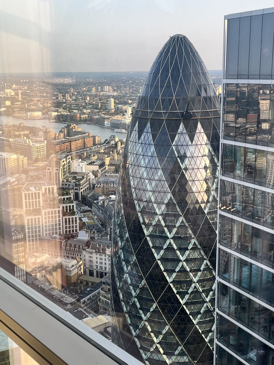 Boooy8000's tweet photo. PoV of the City in the office, beautiful
bishopgate.

#lselondon #ftse100 #investiments #futures #trading #cityoflondon #macromarkets https://t.co/R78WqAUqMZ