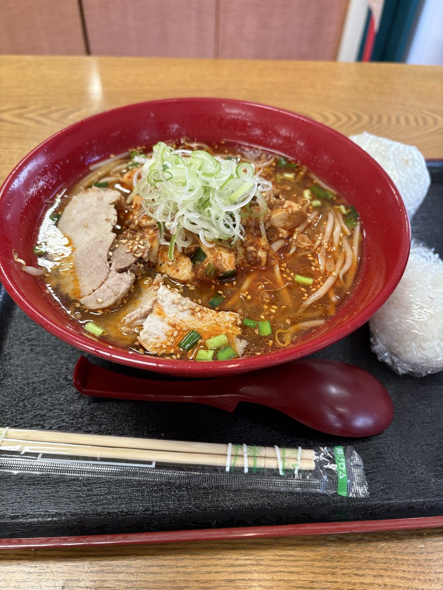 Tomo101096908's tweet photo. 美味しいラーメンが食べたい🍜☺️ https://t.co/mMNShnCpPO