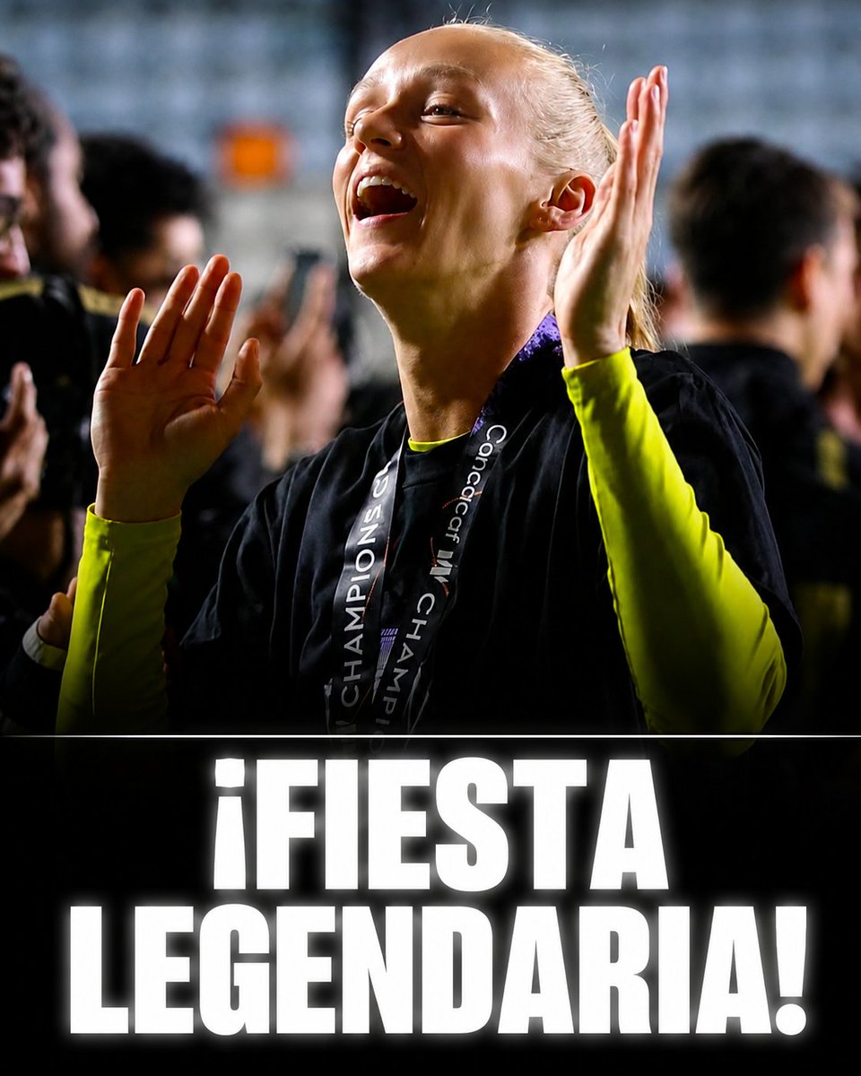 espartanasmx's tweet photo. ¡El América Femenil vuelve al Estadio Azteca y preparó una gran fiesta para celebrar su histórico triplete! 💛💙

Para empezar, los boletos solo cuestan 150 pesos

Las niñas y los niños que lleguen con playera del América tendrán entrada gratuita al estadio.

Antes del partido, en la Explanada de Insurgentes, podrás tomarte fotos con Celeste, Agui y Avi, además de posar junto a los tres trofeos conquistados por las Súper Poderosas: Liga MX Femenil, Concachámpions y Campeón de Campeonas.

También habrá juegos, actividades familiares, sorteos y regalos de los patrocinadores. Incluso, algunas personas podrán llevarse el parche especial de Campeonas cortesía de Ame Shop.

Y ojo con este dato: los primeros 40 compradores de la tienda ubicada en la explanada podrán participar en un Mít & Greet con dos jugadoras del América.

Algunos abonados AmePass también tendrán la oportunidad de recibir al equipo en el túnel y observar el calentamiento desde la cancha.

Antes de comenzar el calentamiento se realizará la presentación oficial de las campeonas y de los trofeos que conforman este triplete histórico.

Y todavía puede haber más sorpresas, porque en las redes sociales del América Femenil estará activo el llamado Barómetro

📸 Fotos: Espartanas MX

#futbol @AmericaFemenil