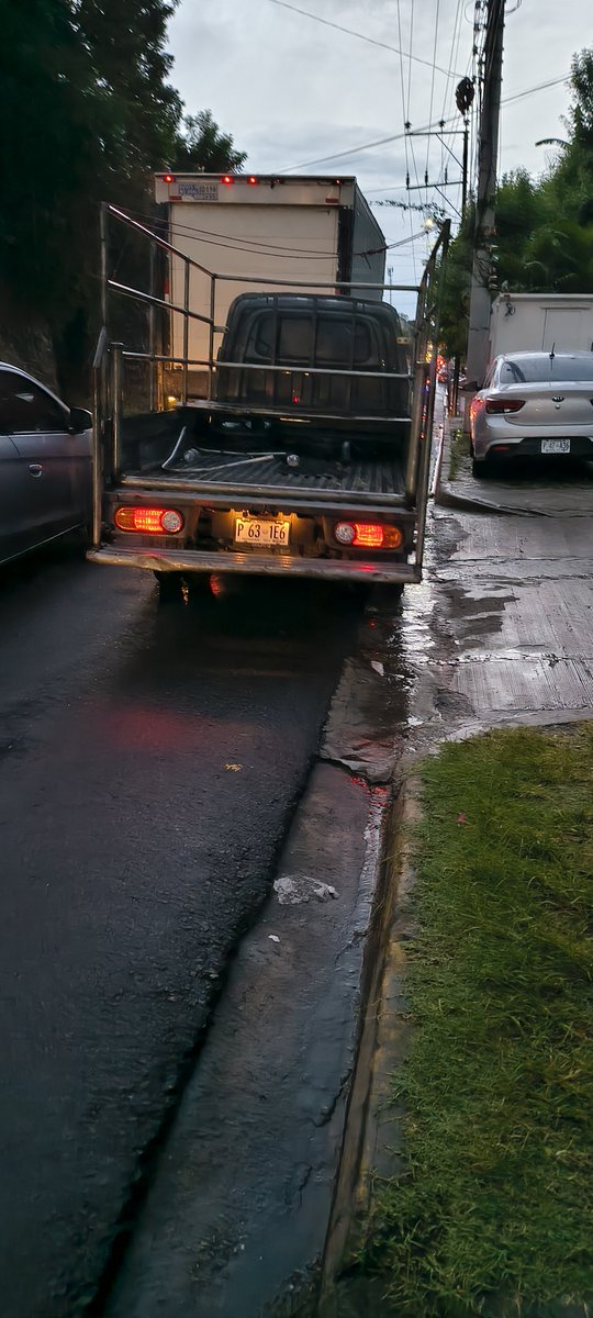 Frankbarca77's tweet photo. @PNCSV @VMTElSalvador  hace unos minutos el motorista de este camión en aparentemente estado de ebriedad con placas p63 1e6 estuvo a punto de golpearme y a menos de 50 metros del lugar impacto a un vehículo en la parte de atrás dándose a la fuga sin hacerse responsable. https://t.co/73dd6tzQUr