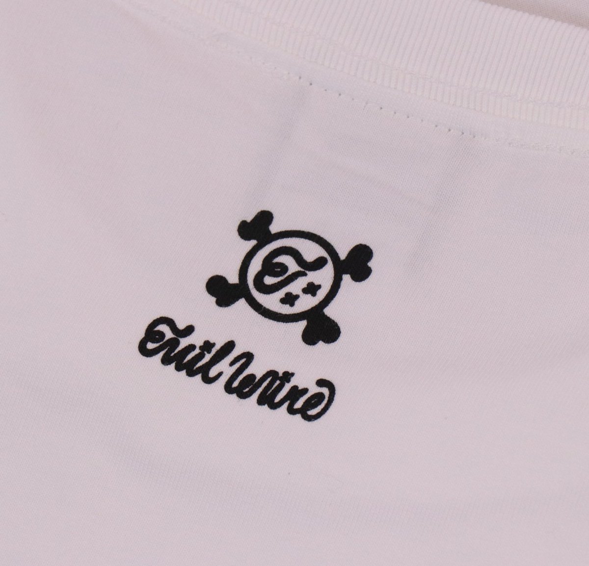 evilwire81's tweet photo. 【CLASSIC LOGO S/S Tee】
通常サイズ、XXXLサイズ共に追加生産の受注を開始いたしました！
（写真は通常サイズ商品です）

※受注期間：8/6(木)～8/16(日)まで
※発送予定期間：受注締め切りより2週間から4週間程度

https://t.co/nj5RPKGZE2