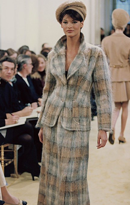 _ArchiveFashion's tweet photo. Prada FW 1992 https://t.co/GSRv5QsDc2