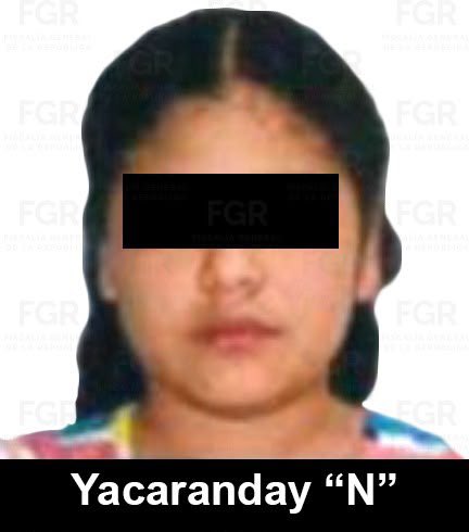 FGRMexico's tweet photo. La  #FGR, por conducto de #FECOR en @FGR_Chis, obtuvo 50 años de prisión para David "N" y Yacaranday "N", declarados penalmente responsables del delito de privación ilegal de la libertad. En 2024, fueron detenidos en la carretera Tapanatepec-Tuxtla Gutiérrez, luego de que la víctima los identificara como las personas que previamente la habían privado de la libertad y despojado de una unidad del Servicio de Autotransporte Federal. ▶️ https://t.co/QMafdtEcDO