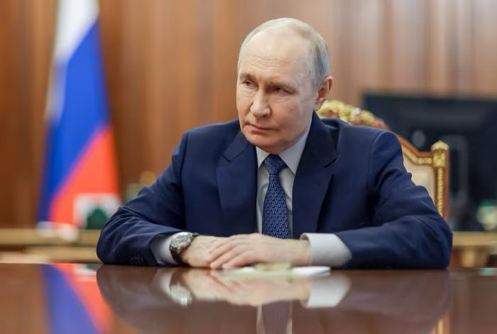 MarioNawfal's tweet photo. 🇪🇺🇷🇺🇺🇦 The EU has transferred another $1.6 billion in profits from frozen Russian assets to support Ukraine.

The money comes from interest earned on immobilized Russian central bank holdings and is the fifth such payment. Combined with earlier transfers, the total now stands at $9.3 billion.

Most of the funds will help Ukraine repay loans, while a smaller portion will go toward military needs. 

EU Chief von der Leyen said the goal is simple: Russia "must pay" for the destruction it has caused.

Source: TRT World / Writer: Samuel