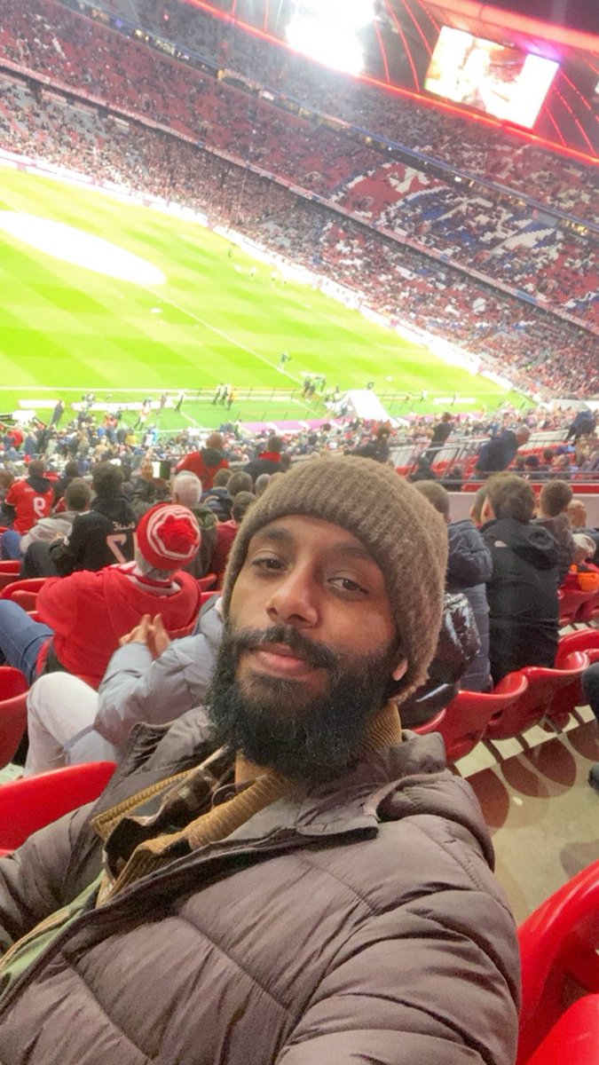 lukasantunes's tweet photo. @gabrielfuh_ Tive o privilégio de assistir Bayern x Bayer em outubro na AA e confesso que o maior receio que eu tava antes de comprar ingresso, eram os valores (100 euros com taxa de revenda). 

Definitivamente, os caras oferecem uma experiência mt acessível para quem é local! https://t.co/yIM8bnpylD