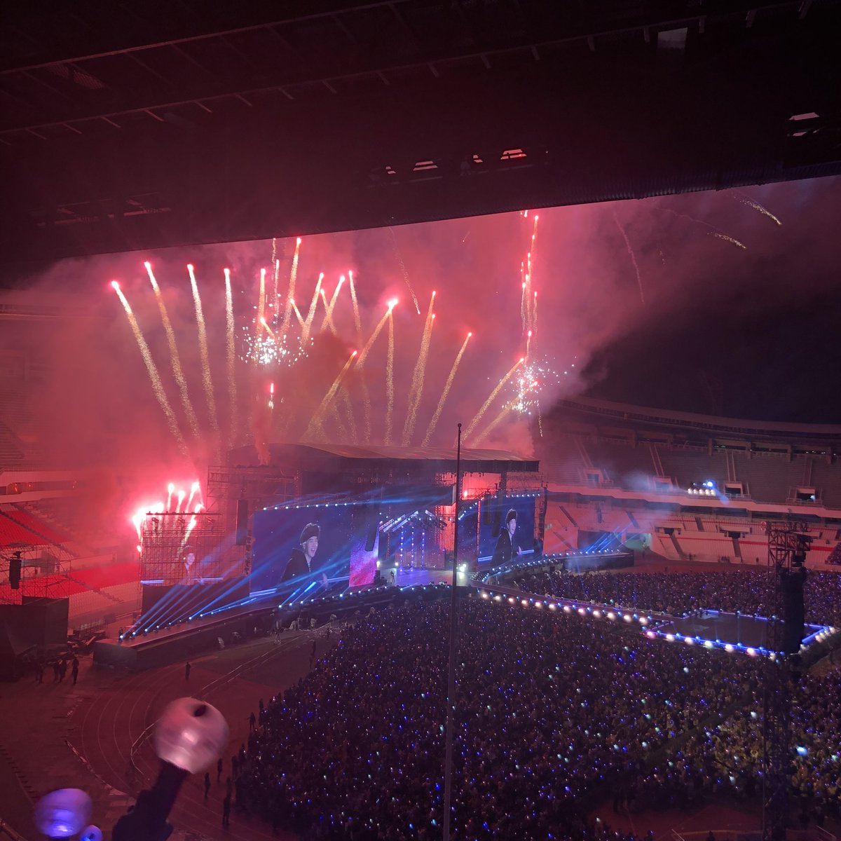 _joellna's tweet photo. looking through the photobook from the ly:sy the final dvd made me sooooo emotional, that trip was so special to me 🥹 https://t.co/4dgvL36UrU