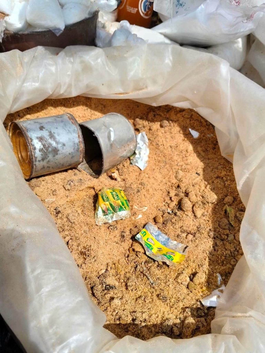 Ohamadikae's tweet photo. So people are now buying seasoning cubes "Maggi" in cups ??? https://t.co/QyBrmO9pZO