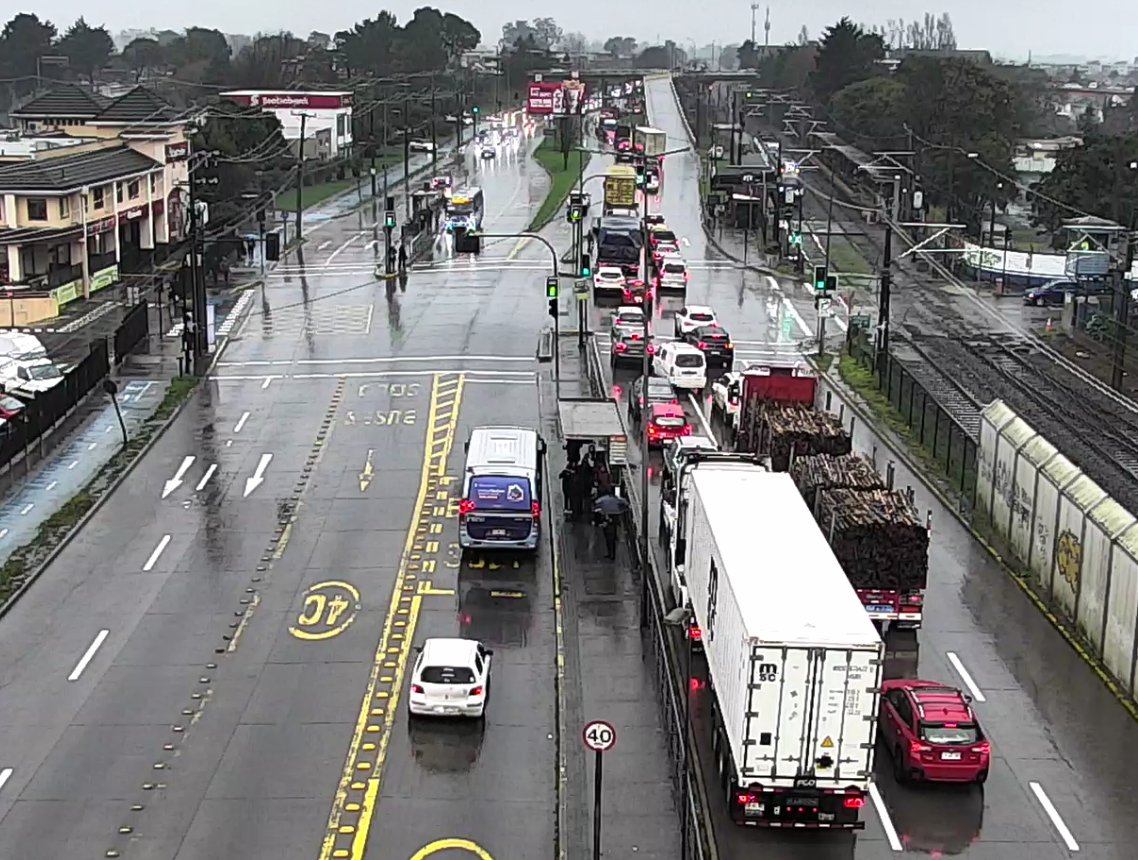 TTIBiobio's tweet photo. ATENCIÓN (16:13) La Av. Pedro Aguirre Cerda de #SanPedrodelaPaz presenta congestión en dirección a #Coronel, desde la Villa Papelera. https://t.co/Tll48QvwG9