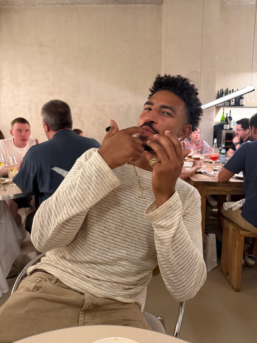 qdotupdates's tweet photo. Quentin in Madrid>>> Emily in Paris https://t.co/OHSk5w4KIZ