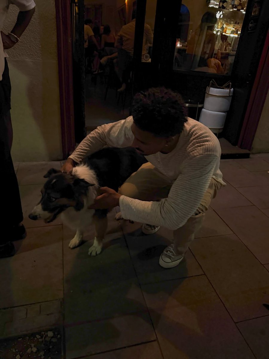 qdotupdates's tweet photo. Quentin in Madrid>>> Emily in Paris https://t.co/OHSk5w4KIZ