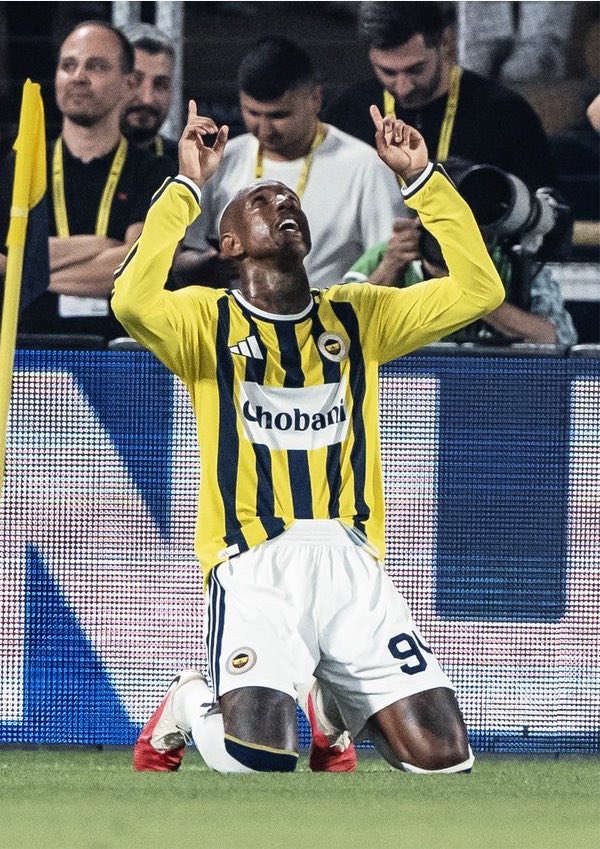 EzelBayraktarIO's tweet photo. Sizce, maçın oyuncusu kim?
#MatcDay | #FBvSTU https://t.co/uGIR6Fc1mQ