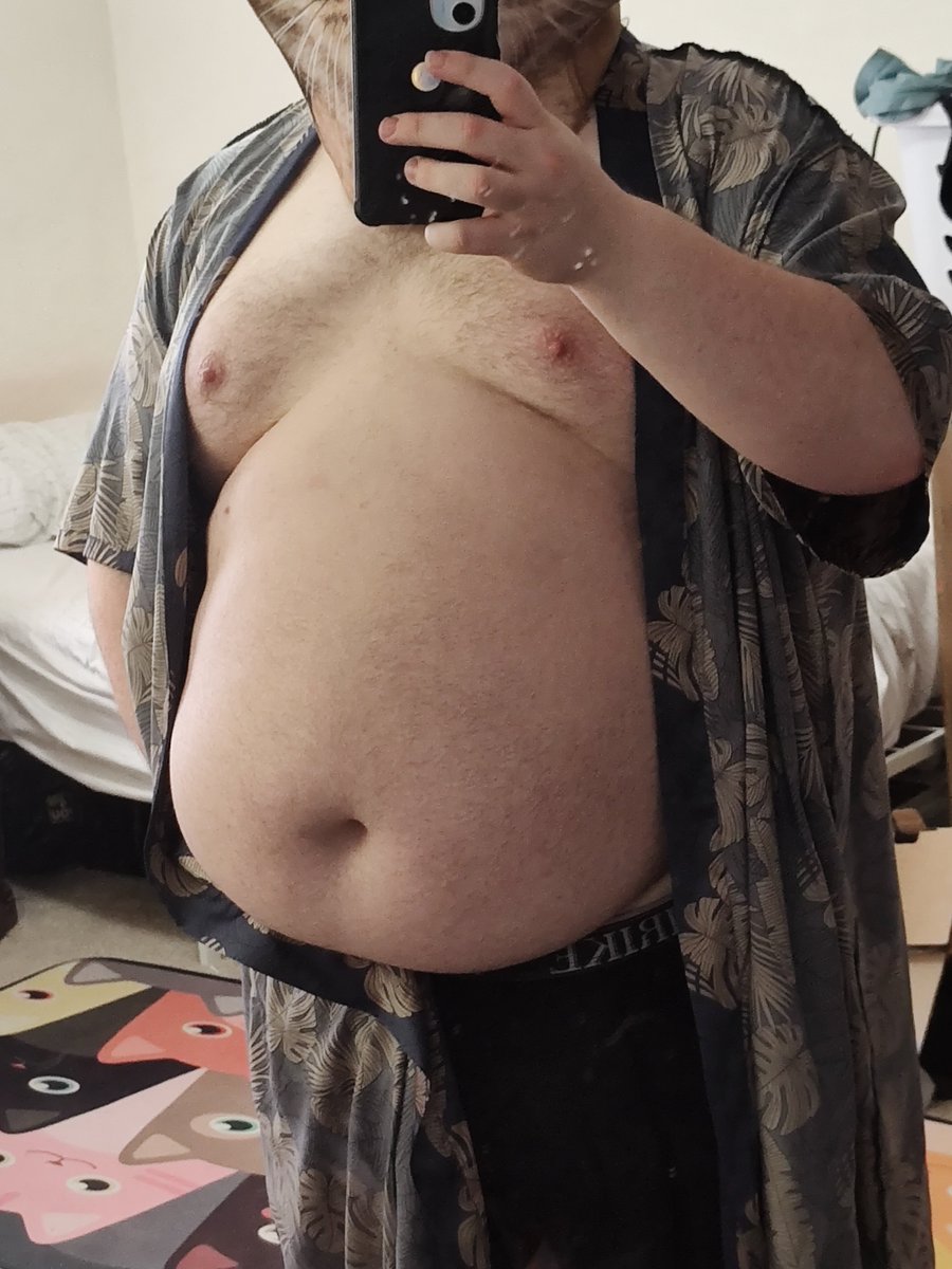 biggkatoo_'s tweet photo. In an attempt to be more confident and "true to myself", I've made this account to post nudes and ramble about anything kink/fetish related.

Anyways, have some fat catboys to get started. Ignore my funny carpet.
Temp mask until I get a suit. https://t.co/umJ26ZoB67