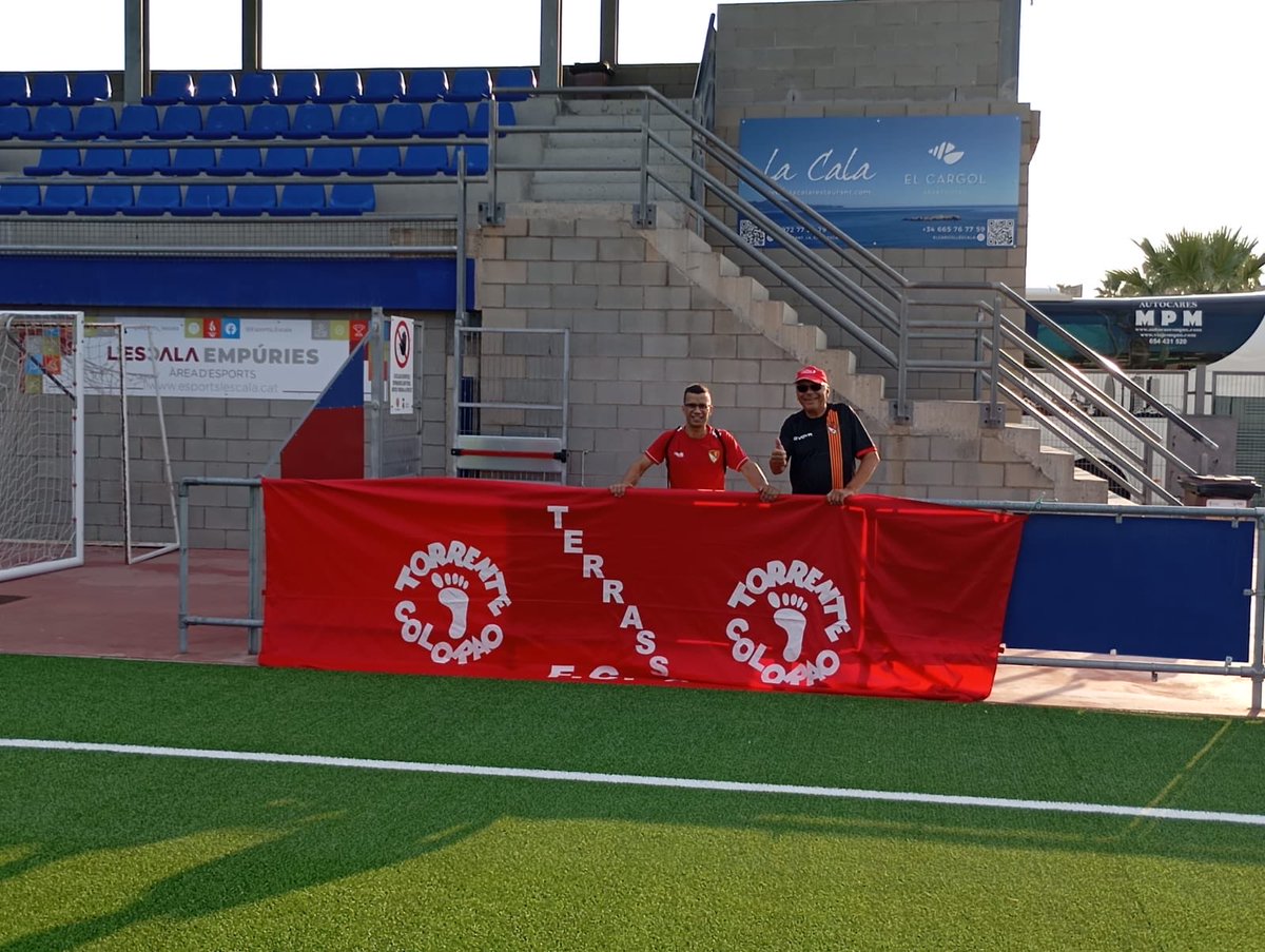 TorrenteColorao's tweet photo. El Torrente Colorao i la pancarta viatgera present al primer partit de pretemporada a l’Escala #TerrassaFC #Torrenteontour2627 https://t.co/BnSwHRnkBh