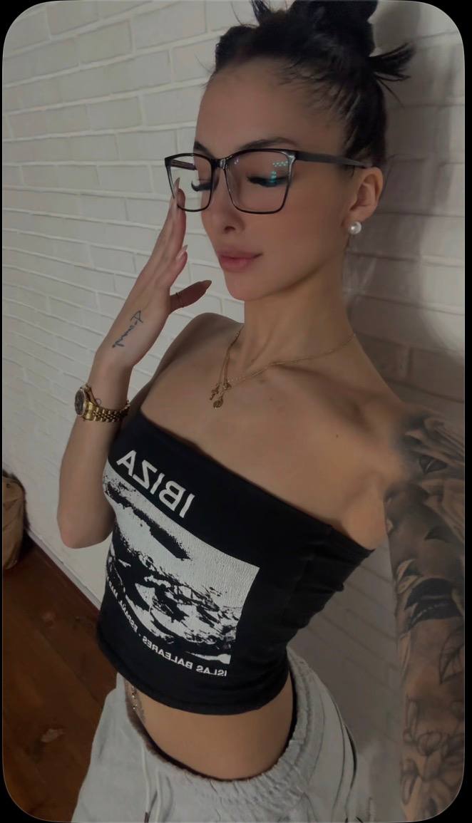 CamilleLG__'s tweet photo. Est  ce que je peux t'envoyer une photo osée sans que tu me juges ? https://t.co/5eClfYLz7N