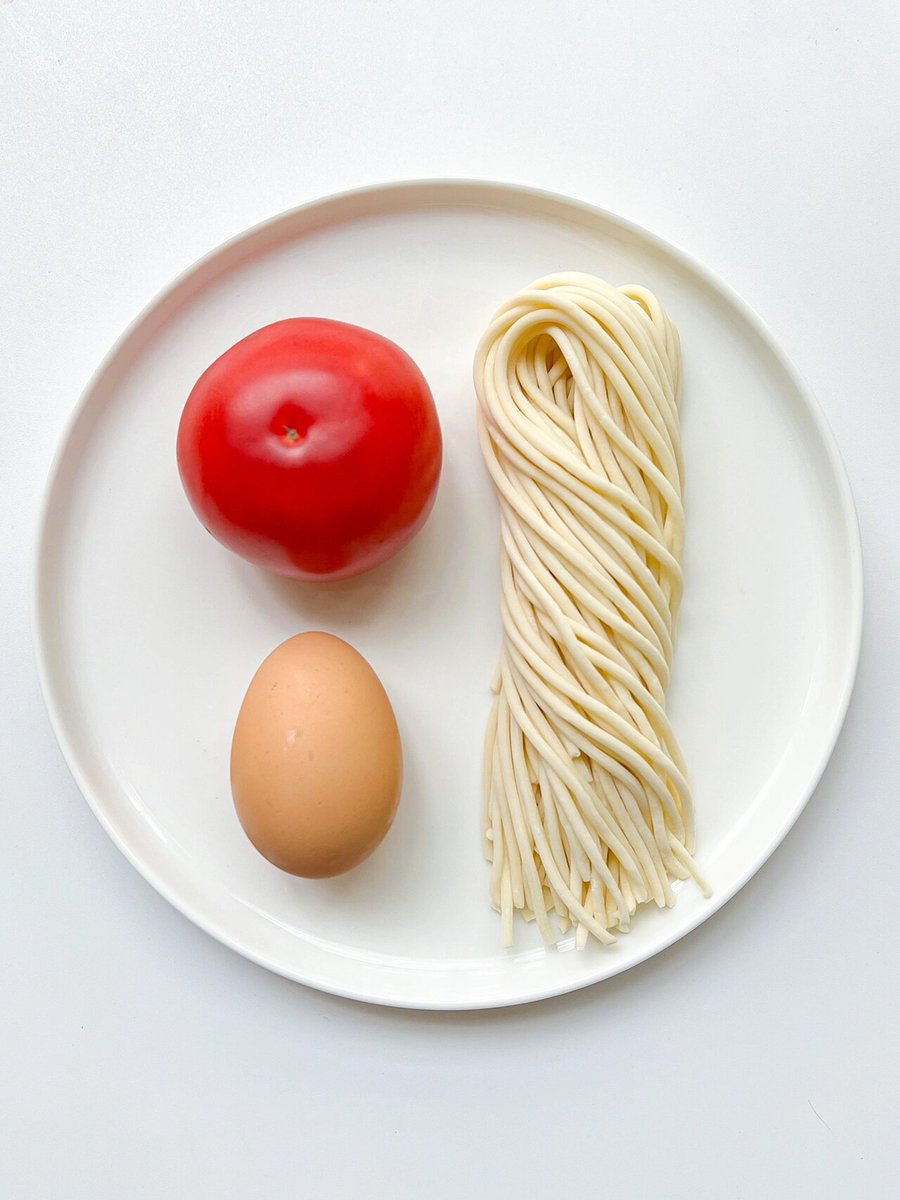 tusizebimawu's tweet photo. Just got back late for work, my partner left a steaming bowl of my favorite noodles on the table with a little sticky note saying "Told you I’d wait " https://t.co/73vBA6J8uH