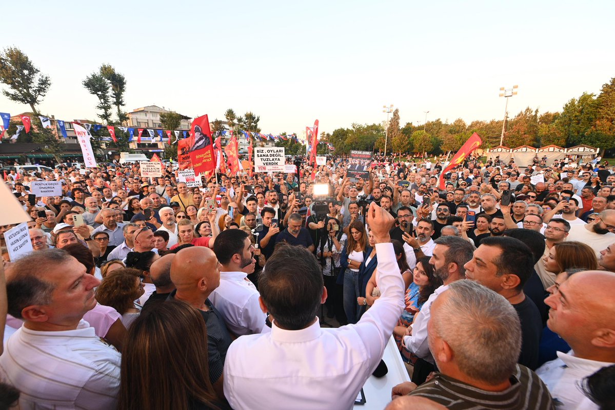 YeniPartikartl's tweet photo. Millet iradesine sahip çıkmak için Tuzla’da halkımızla yürüdük.

Operasyonlarla, baskılarla ve tehditlerle milletin iradesi teslim alınamaz. Tuzla halkının sandıkta verdiği yetki pazarlık konusu yapılamaz. Son sözü yine millet söyleyecek.
#yenipartikartal https://t.co/x2TVlaOkB2