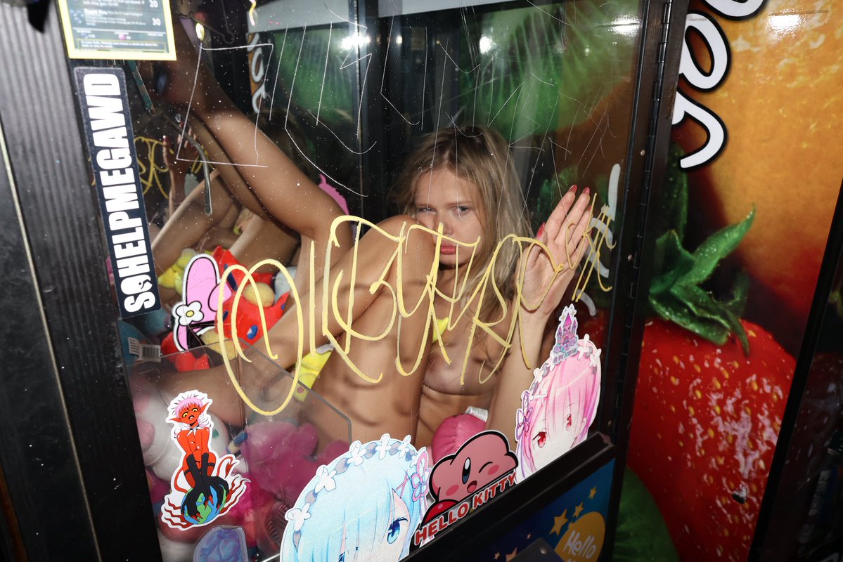 OfficialCocolov's tweet photo. 💕🧸 SALE ON MY WEBSITE 💕🧸

✨EVERYTHING 30% OFF✨

💕 Posters
🧸 Tshirts 
💕 Stickers
🧸Magnents 

https://t.co/8q9i47W6wx https://t.co/etbPvEFESz