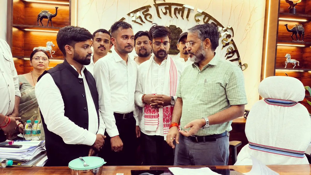 abhinavjet's tweet photo. Giridih📍
JPSC एवं JSSC भर्ती प्रक्रियाओं में सामने आए कथित अनियमितताओं और पेपर लीक के विरोध में भारतीय जनता युवा मोर्चा (BJYM) द्वारा आयोजित आक्रोश मार्च में शामिल होकर संघर्षरत छात्रों के न्यायपूर्ण अधिकारों की आवाज़ को मजबूती दी।
#JPSC #JSSC #PaperLeak #Jharkhand #Giridih https://t.co/8dH30dbjIh