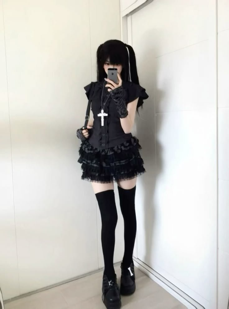 cuteratcake's tweet photo. como  o  pinterest  me  vê  ꒰ ྀི◞    ◟꒱

roupa,  cor,  personagem,  (misa)  core ! https://t.co/OxkOqjJDW0