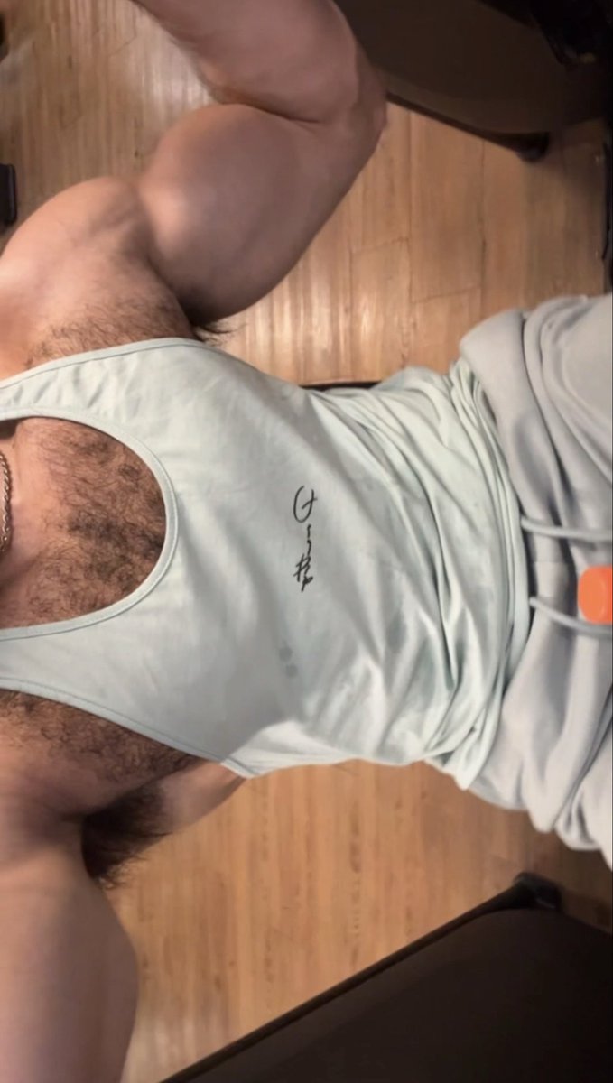 juaolima_'s tweet photo. #gettingbigger #bigbiceps #bigmuscles 💪🏻 https://t.co/gap43CMRBa