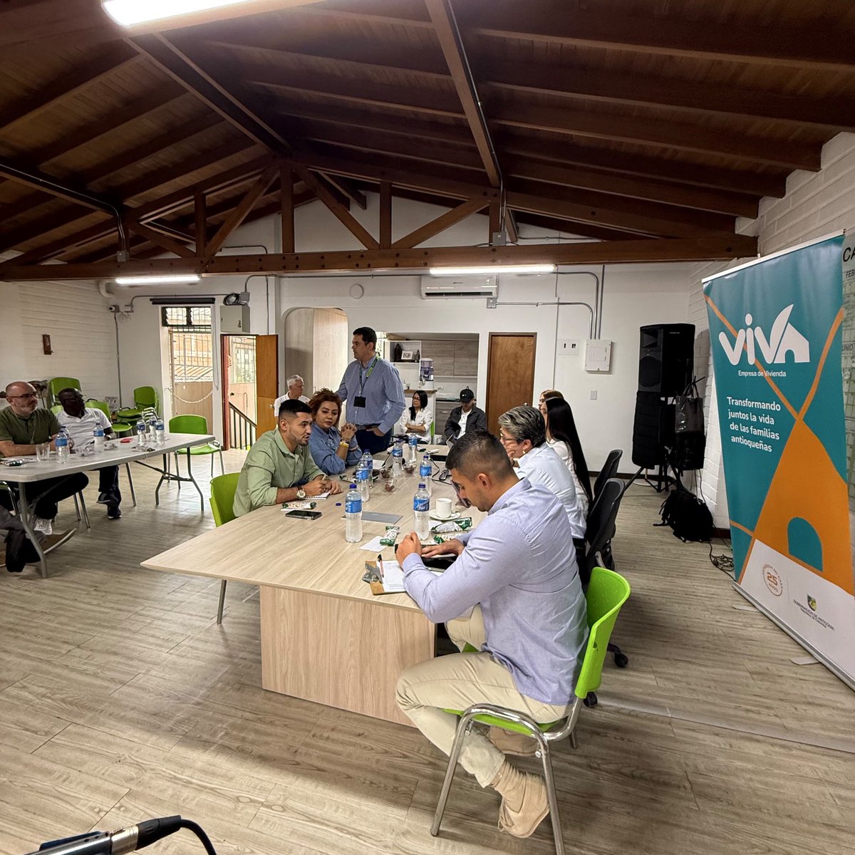 VIVAantioquia's tweet photo. #MiércolesdeAlcaldes y Aliados: Hoy con la @Fun_COMPASION socializamos los avances del proyecto para construir 83 viviendas nuevas rurales en el marco de los 25 años de VIVA #Necoclí #Granada #Rionegro #ElRetiro #Girardota #Carepa #Murindó #Alejandría #SantaFe #Maceo https://t.co/B7u6Cwf8Lu