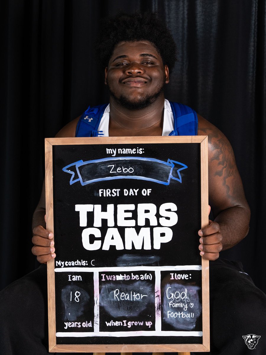 GeorgiaStateFB's tweet photo. Happy first day 🎉

#LightItBlue | #HistoryHappensHere https://t.co/Vi70ouehdt