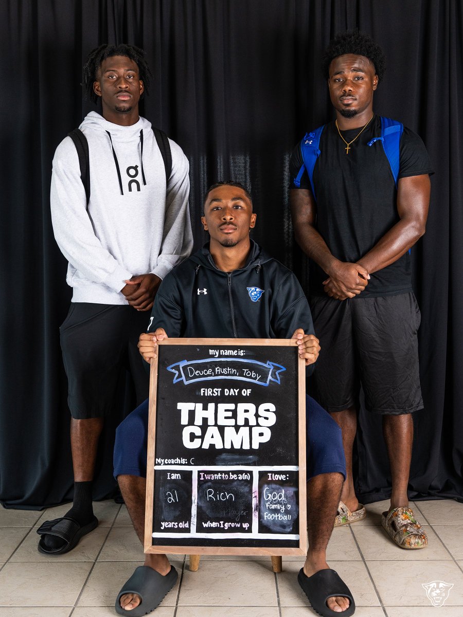 GeorgiaStateFB's tweet photo. Happy first day 🎉

#LightItBlue | #HistoryHappensHere https://t.co/Vi70ouehdt
