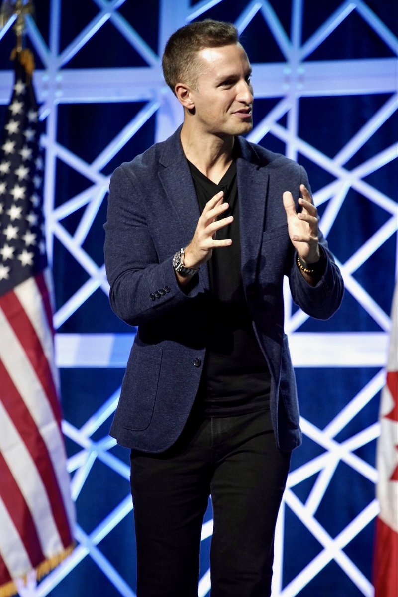 APCOIntl's tweet photo. @JuanCbendana shares an engaging message with attendees during the #APCO2026 Food for Thought Luncheon. https://t.co/6y4clHAQ5q
