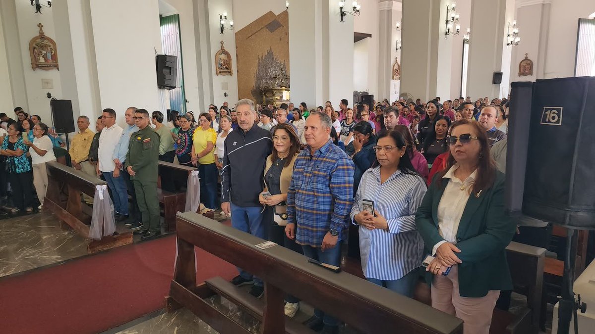 NoticiaDinteres's tweet photo. Bolivarenses llenó de fe 

Con alegría y hermandad conmemoraron festividad de la Virgen de Las Nieves https://t.co/KCGAl2RNJc