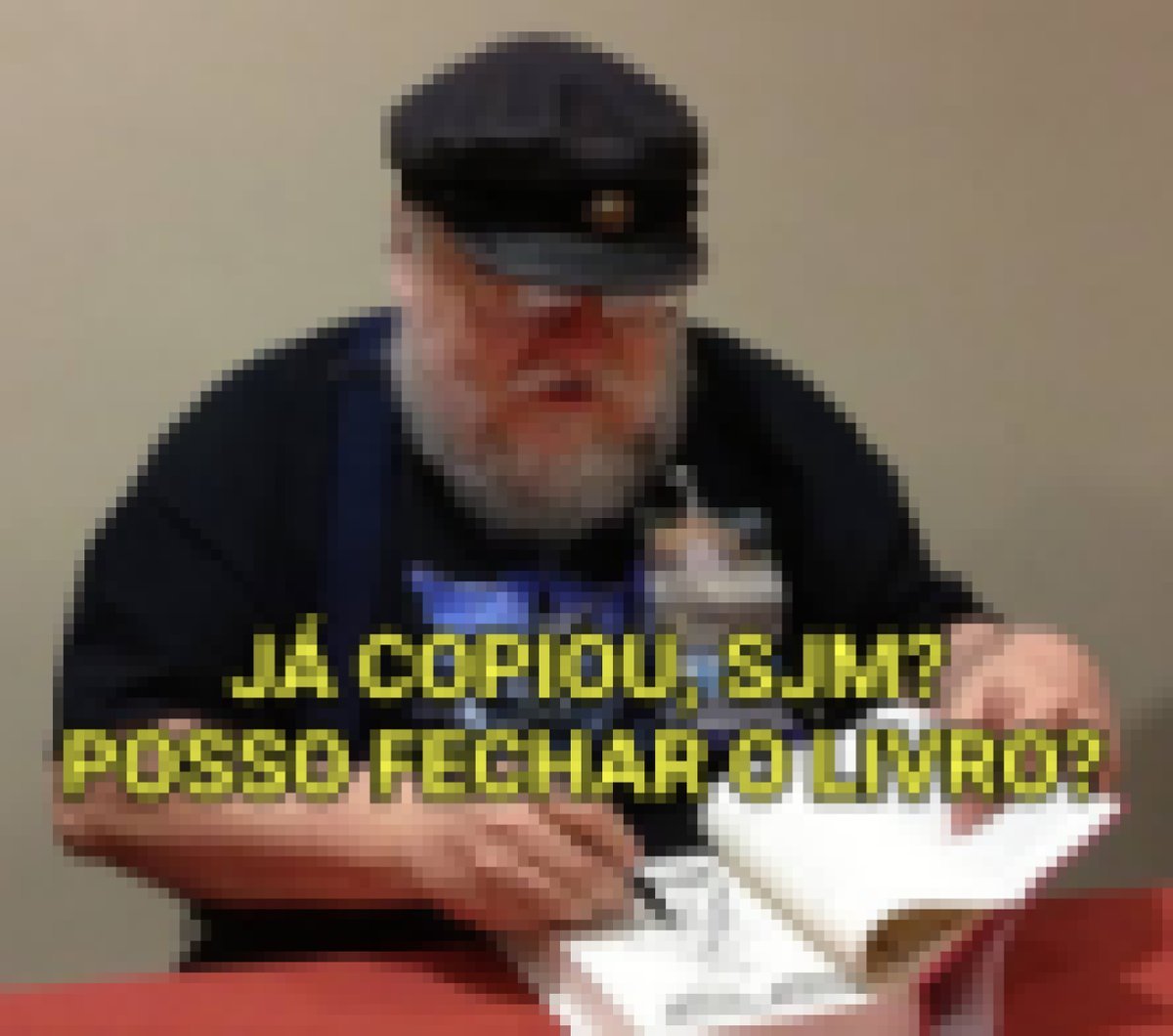 favskhaleesi's tweet photo. isso me fez lembrar que uns tempos atrás eu vi no ig uma divulgação de livro com dragões que se chamava "a colheita de fogo e sangue" https://t.co/nnzsdvC2mR