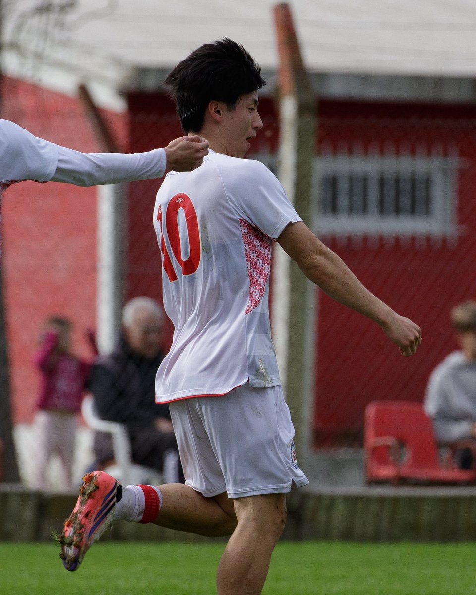 AAAJoficial's tweet photo. #AAAJ Igualdad en Santa Fe 🟰

La Reserva de #ElSemilleroDelMundo 🌎 empató 1-1 frente a Unión con tanto de Ryouga Kida por la tercera fecha del Clausura Proyección.

Torneo Clausura Proyección LPF 🏆

Fecha 2: Unión vs. Argentinos Juniors

Resultado: 1-1

Goles: PT 26’ Kida (AJ), ST 5’ Cacciabue (U)

Predio La Tatenguita

▶️ Alineación AAAJ

 1.⁠ ⁠MANGIAUT, Agustín
 4.⁠ ⁠SILVEIRA, Santiago
 2.⁠ ⁠LOW, Martín
 6.⁠ ⁠YANEZ, Thiago
  3. CAMPOS, Tobías
 5.⁠ ⁠MARQUES, Giovanni
 8.⁠ ⁠MARTIN, Ignacio
 7.⁠ ⁠REY, Benjamín
10.⁠ ⁠KIDA, Ryouga
11.GARAY, Joel 
9. CORREALE, Jeremías

Suplentes:

12.Bonda | https://t.co/Y77Mjlp5l5üero | 14.Duarte | 15.Ferrantini | 16.Altamirano | 17.Berterame | 18.Delgado | 19.Zacaria | 20.Vilches | 21.Seggio | 22.Velazquez

DT. Ernesto Del Castillo

🔄 Cambios:
ST 15' Zacaria x Marques
ST 15' Ferrantini x Campos 
ST 15' Velazquez x Correale
ST 30’ Delgado x Kida
ST 38’ Seggio x Garay