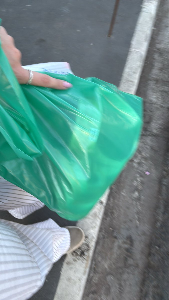 pjicafes's tweet photo. será que tem problema levar isso pra casa pra amanhã levar pro trabalho? https://t.co/Jz8fH62erk