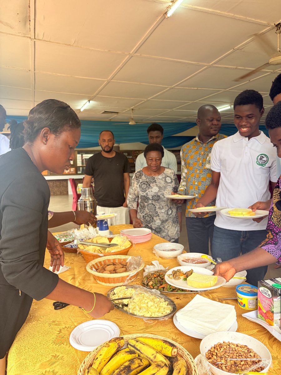 IntUenr's tweet photo. A memorable breakfast meeting between the New Dean, Ing. Prof. Edward A. Awafo, staff and international students. https://t.co/NlnatahujQ