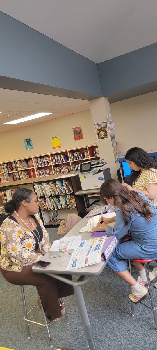 MrsE_Math_Queen's tweet photo. @TWE_Texans 2nd-5th grade teachers getting a jump start on Unit 1 Concept 2 by using their Unit Plans &amp; Formative Assessments to complete Know/Show charts. #ICImpactFBISD @Math_FBISD https://t.co/mN2p4h8DbO