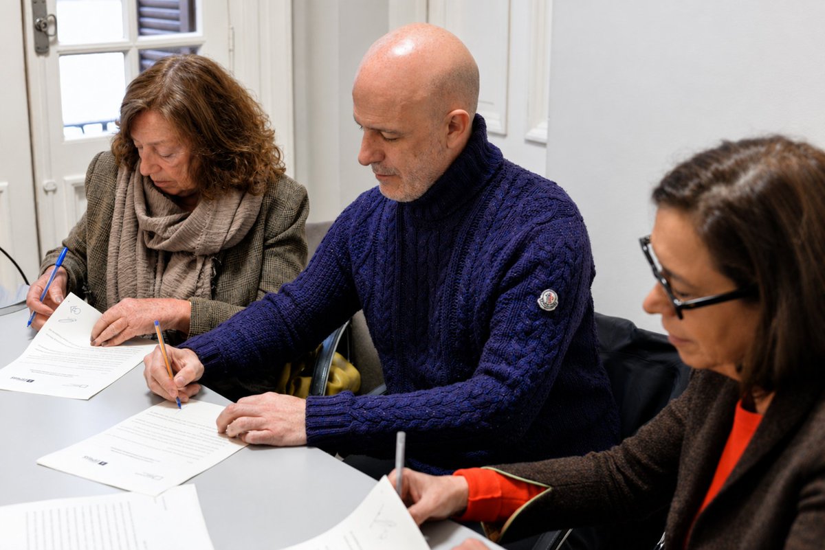 fundacionIDA's tweet photo. 🤝🇦🇷 El acto de firma y contó con María Inés Justo Borga, Presidente de Fundación Espigas, María Isabel Baldasarre, Directora del Centro de Estudios Espigas, Raúl Naón, Presidente de Fundación IDA y Cristina Lafiandra, heredera de la biblioteca y actual directora de Infinito. https://t.co/vDIwk85nlK