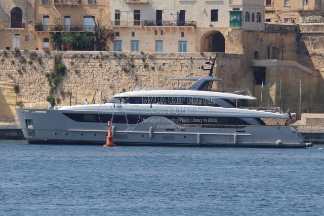 Shipguru's tweet photo. #SanLorenzo #motoryacht #TOO_COOL #Entering #dockyardcreek to #moor at #GrandHarbourMarina, #grandharbourmalta - 03.08.2026 - https://t.co/nfgboxc3g3 - NO PHOTOS can be used or manipulated without our permission @YachtspotterCom @GrandHMarina @yachtworld @YachtInfluence @ybw https://t.co/MwIogLDsoh