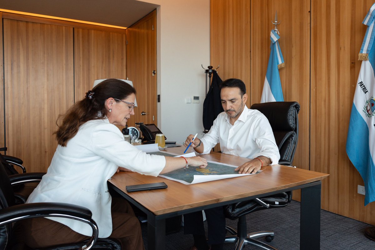 JPValdesok's tweet photo. Continuando con la agenda de trabajo con los intendentes, me reuní con Ricardo Darío Romero, de #ColoniaPando; Verónica Espíndola, de #CuruzúCuatiá; Olegario Ramírez, de #Concepción; Emiliano Costaganna, de #SanCarlos; Ubaldo Leiva, de #Perugorría; y Verónica Maciel, de #SanCosme https://t.co/nfvd2yYpSu